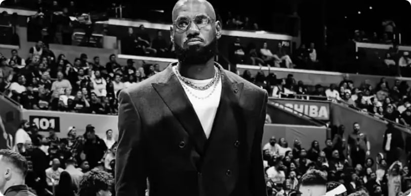 詹姆斯揭幕战面无表情+提前离场！名记称他不想留队 和里夫斯必走一个