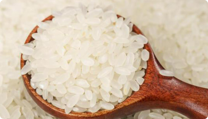 大量人造米流入市场，成本只要几毛钱？提醒：6种大米，真要少吃